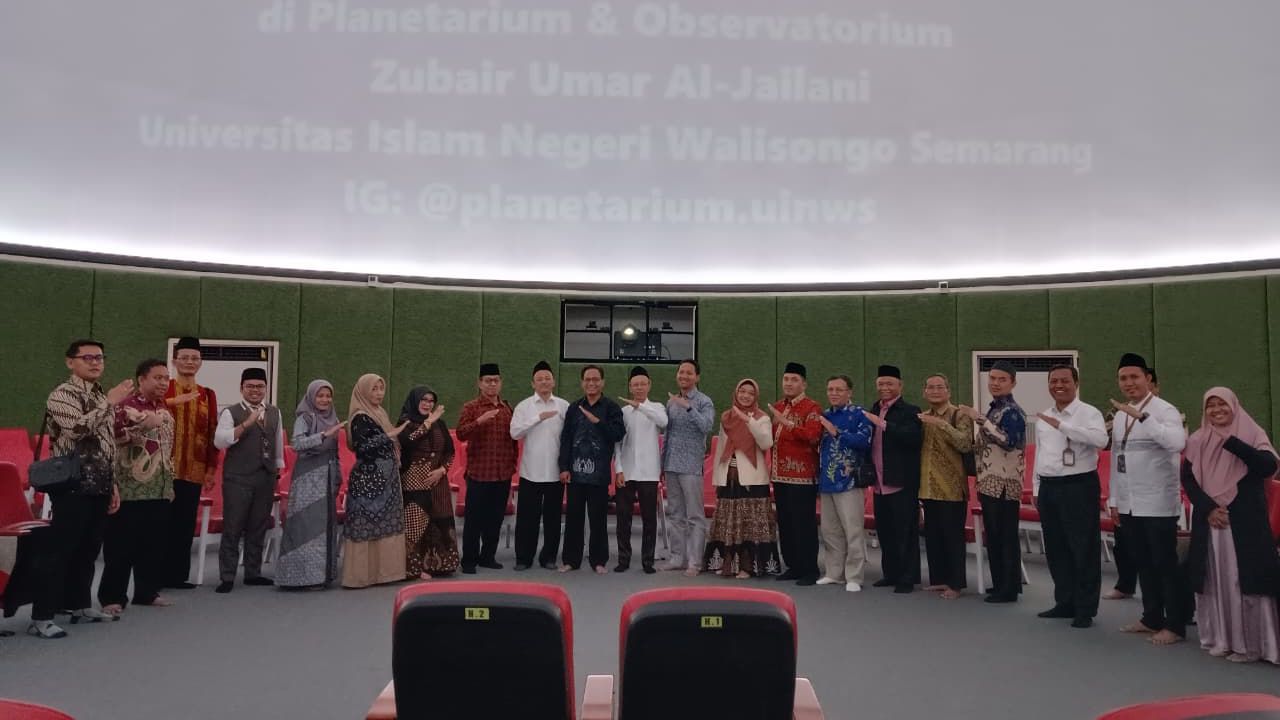Dari Ponorogo Menjelajah Semesta, Rektor dan Guru Besar UIN Kiai Ageng Muhammad Besari Kunjungi Planetarium UIN Walisongo