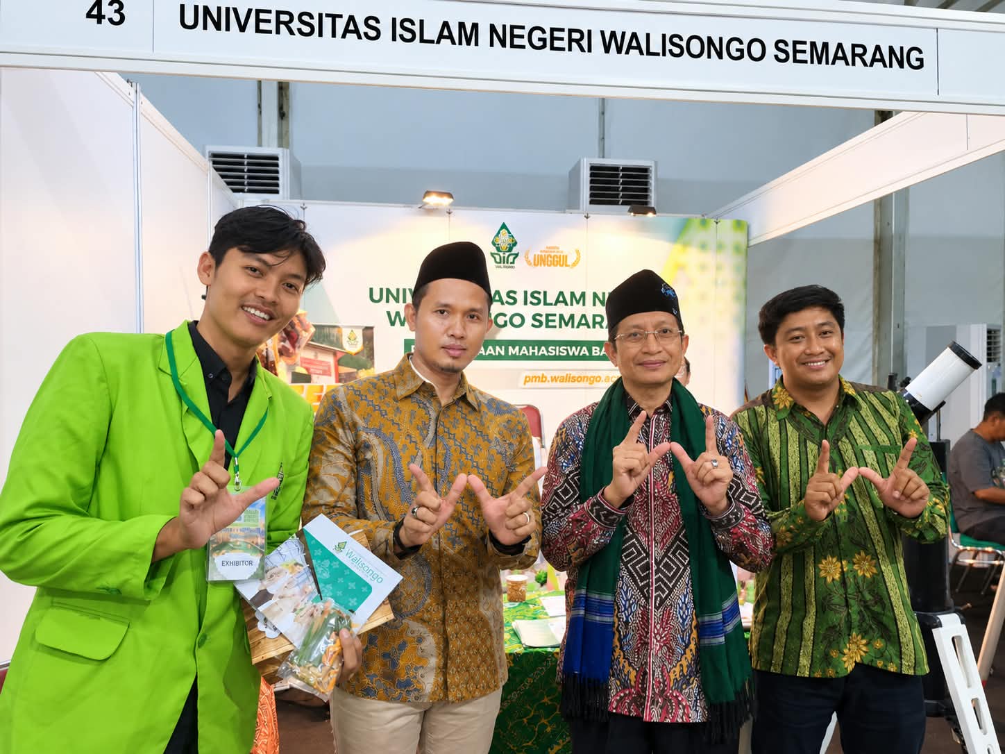 Menteri Agama Soroti Pengembangan Ilmu Falak UIN Walisongo saat Kunjungi Stand IES 2026